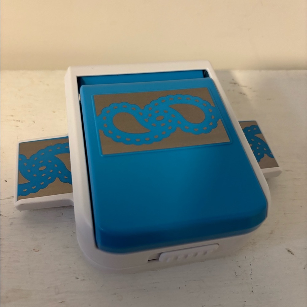 Creative Memories Border Punch ** Paisley **